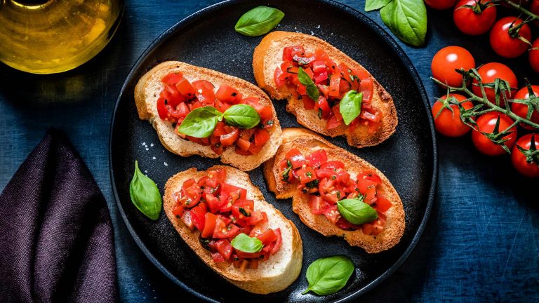 Bruschetta de Tomate e Manjericão
